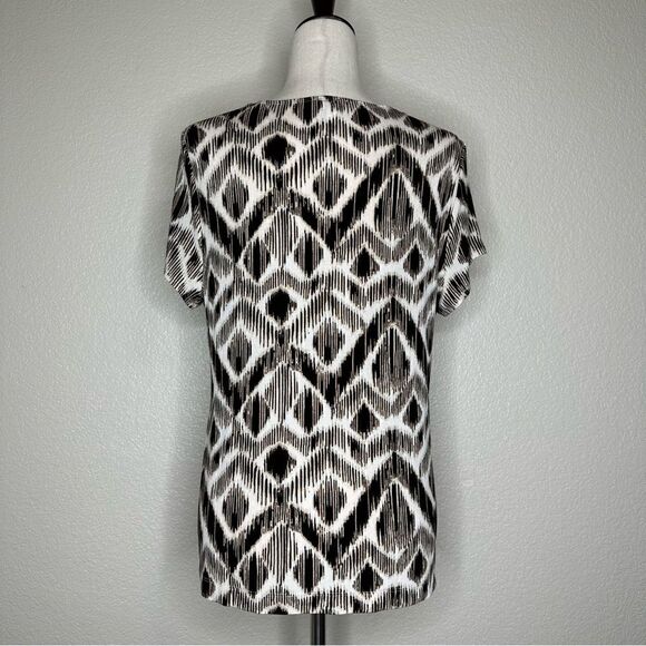 Chico’s Travelers Geometric Metallic Print Scoop Neck Short Sleeves Top - Picture 7 of 13